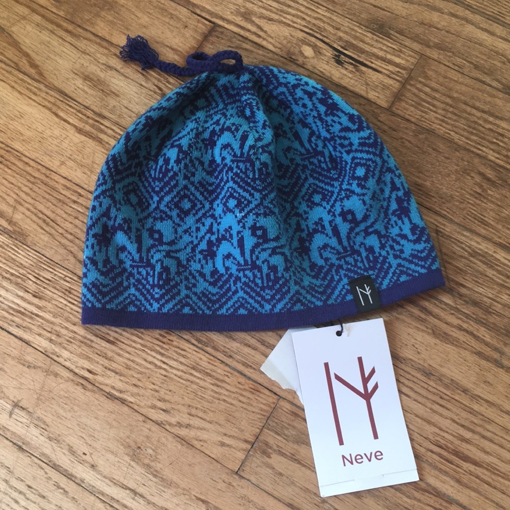 Neve Winter hat